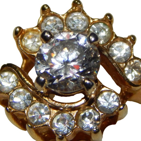 Size 7 ~ Captivating Sparkle Cubic Zirconia Ring - Picture 2 of 13